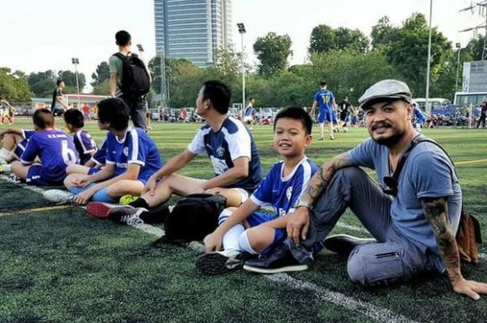 Con trai của cố nhạc sĩ Trần Lập: Mới tốt nghiệp cấp 3, đường nét khuôn mặt ngày càng giống bố-4