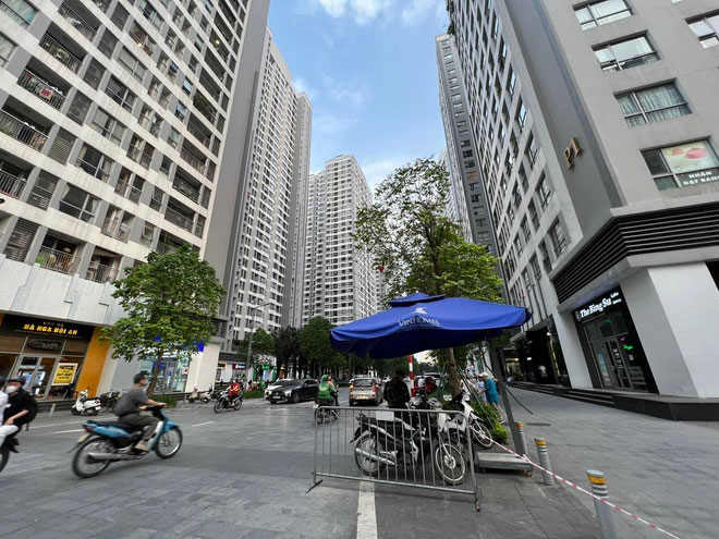 Hà Nội: Cặp vợ chồng cùng 2 con nhỏ tử vong bất thường trong căn hộ chung cư cao cấp-1