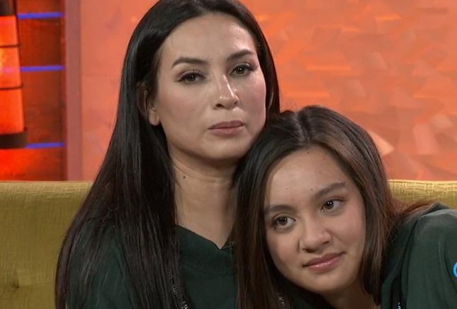 Con gái Phi Nhung hát tặng mẹ trong nước mắt-1