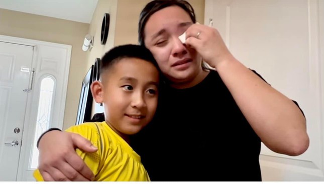 Con gái Phi Nhung hát tặng mẹ trong nước mắt-4