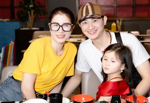 Sau Vua cá koi, chồng Trang Trần gọi con gái là người tình kiếp trước-2