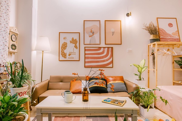 Chàng trai sống trong căn nhà 7m2 không có tủ lạnh và bếp, cất quần áo dưới sàn nhà-11