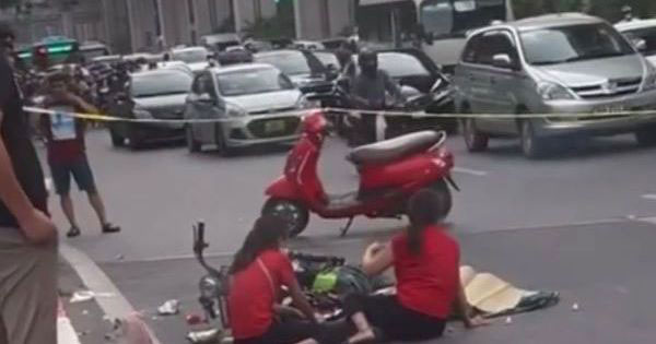 Bé 2 tuổi tử vong thương tâm dưới bánh xe khách-1