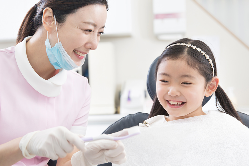 Đứa trẻ 3 tuổi được yêu cầu đeo niềng răng 24 giờ/ngày, cần thiết hay không?-3