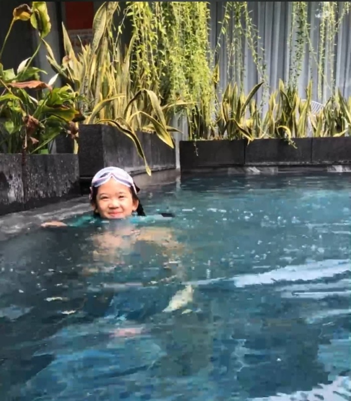 Con gái Mai Phương được bảo mẫu đưa đi du lịch sau thi học kỳ, tiếp tục chăm sóc thiên thần nhỏ-4