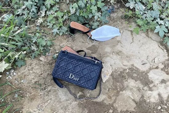 Nghi nữ kế toán bệnh viện để túi xách trên bờ rồi nhảy sông tự tử