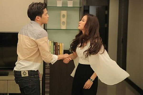 Đưa vợ về nhà ngoại nhờ dạy lại, sáng ra tôi tái mét nhìn hình ảnh bố vợ đăng facebook-1