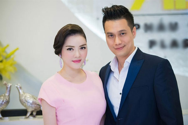 Lý Nhã Kỳ diện sơ mi buông hẳn 3 hàng khuy, thách thức cả Hà Hồ khi đụng hàng-10