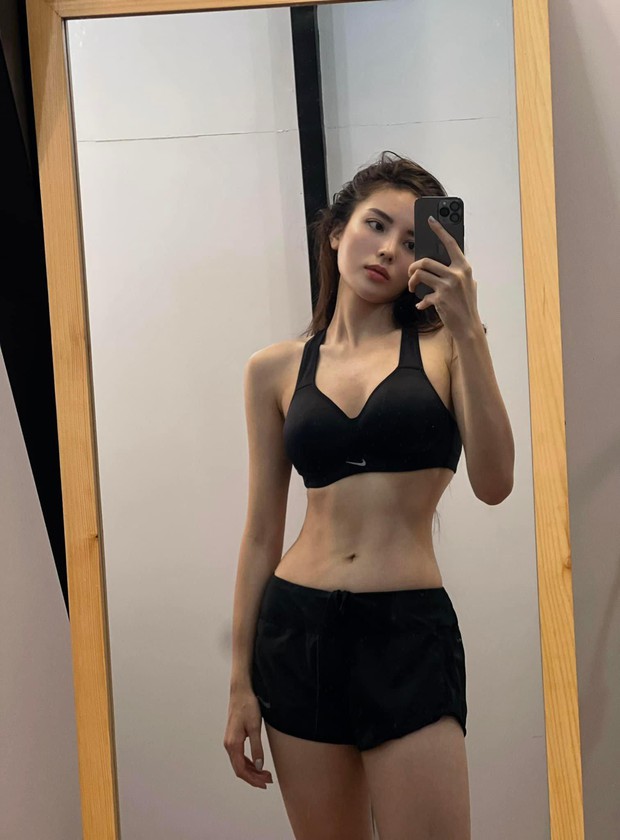 Hoa hậu Kỳ Duyên chăm chỉ mặc crop top khoe vòng eo con kiến nóng bỏng-1