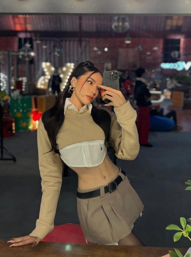 Hoa hậu Kỳ Duyên chăm chỉ mặc crop top khoe vòng eo con kiến nóng bỏng-6