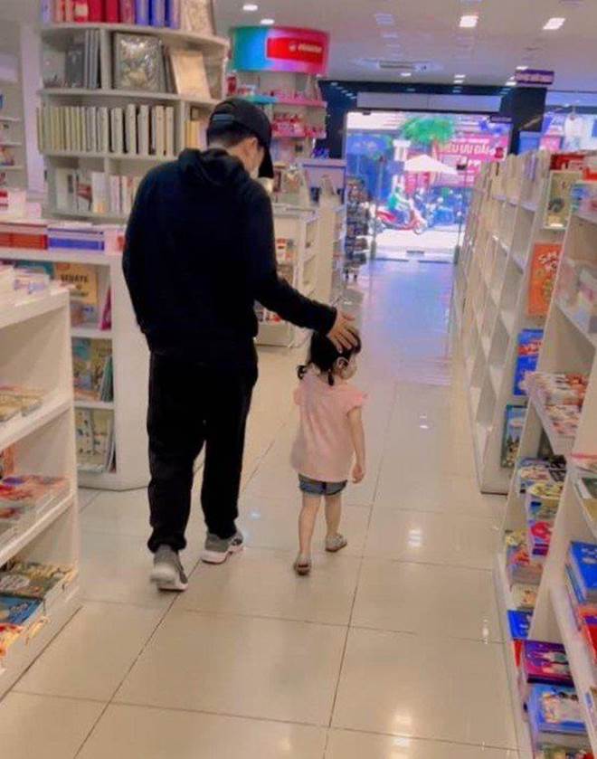 Con gái Nhã Phương, Trường Giang ăn vạ giữa siêu thị khi không được mua món đồ yêu thích-3