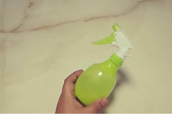 Mùa hè càng bật quạt càng&nbsp;nóng, chỉ cần xịt thứ này vào là nhiệt độ sẽ giảm ngay-2