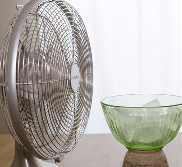 Mùa hè càng bật quạt càng&nbsp;nóng, chỉ cần xịt thứ này vào là nhiệt độ sẽ giảm ngay-5