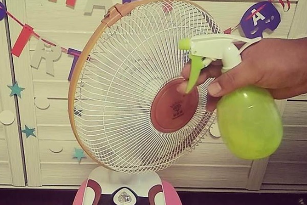 Mùa hè càng bật quạt càng&nbsp;nóng, chỉ cần xịt thứ này vào là nhiệt độ sẽ giảm ngay-4