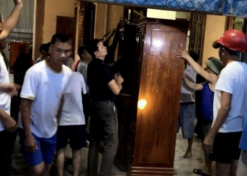 Hố tử thần xuất hiện trong phòng ngủ sau tiếng nổ lớn-1