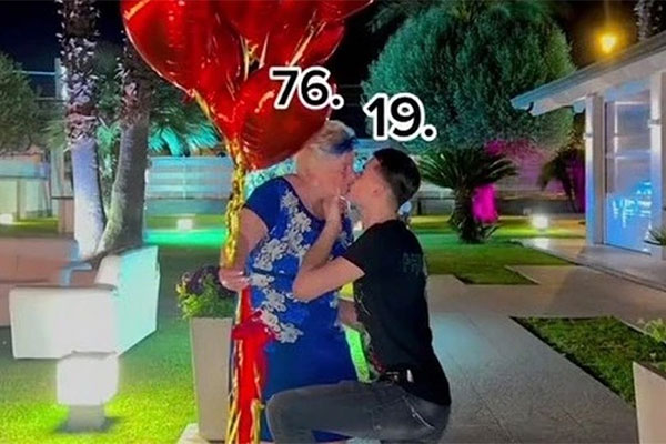 Cặp đôi thản nhiên ân ái bên vách đá như chốn không người giữa ban ngày ban mặt-2