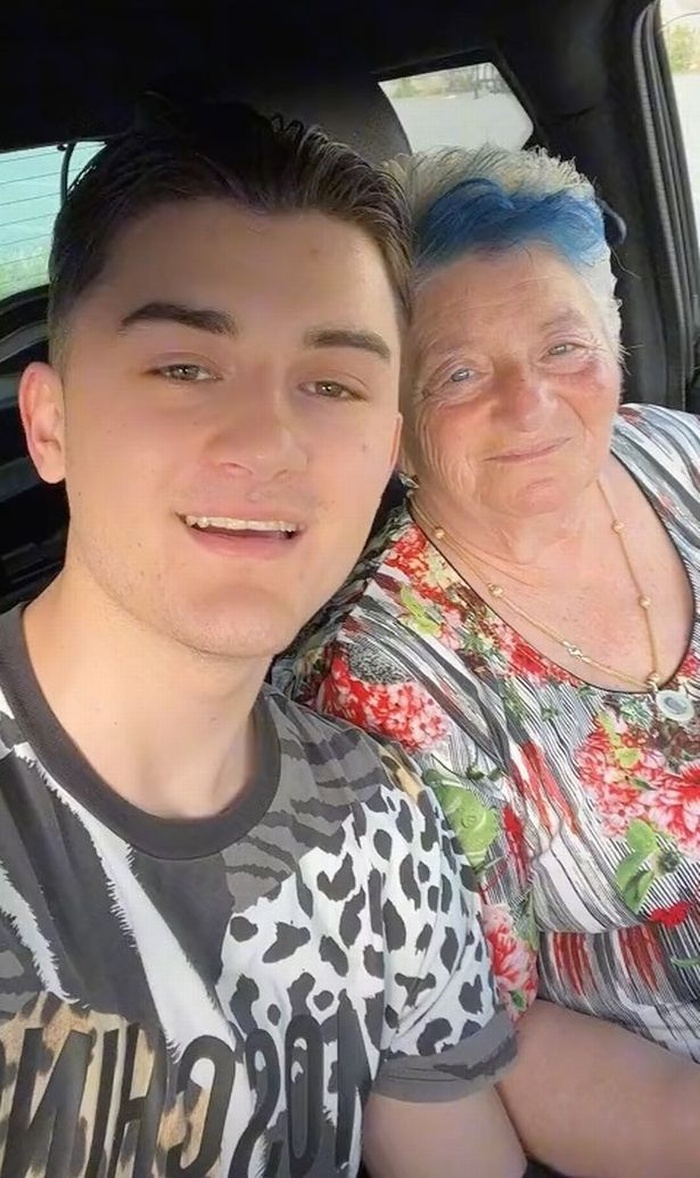 Cặp đôi bà cháu gây sốc dân mạng, màn cầu hôn xôn xao bàn tán-3