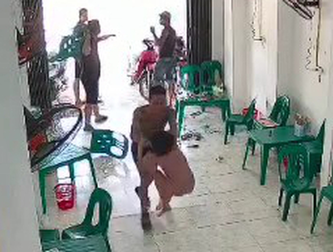 Hà Nội: Người phụ nữ nhập viện nguy kịch sau trận đòn của gã đàn ông ở quán bia-2
