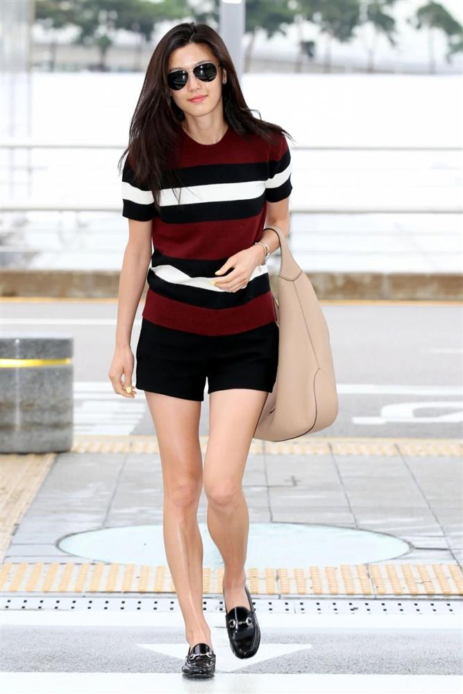 Style sân bay của tường thành nhan sắc Hàn: Song Hye Kyo lép vế hoàn toàn trước mợ chảnh-14