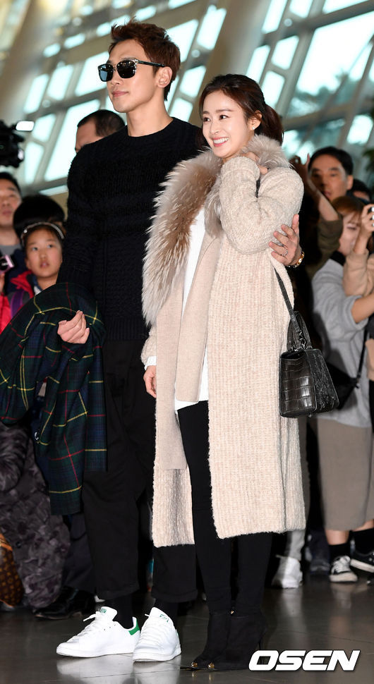 Style sân bay của tường thành nhan sắc Hàn: Song Hye Kyo lép vế hoàn toàn trước mợ chảnh-16