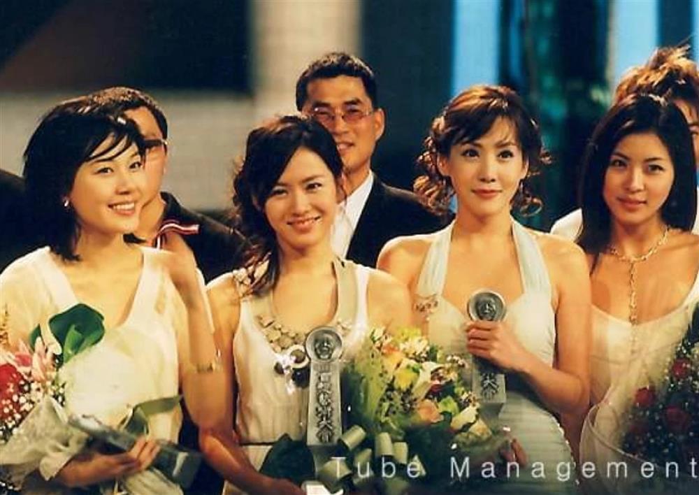 19 năm sau bức ảnh viral” tại Baeksang, cuộc sống của 4 mỹ nhân tạo nên khoảnh khắc ấy giờ ra sao?-1