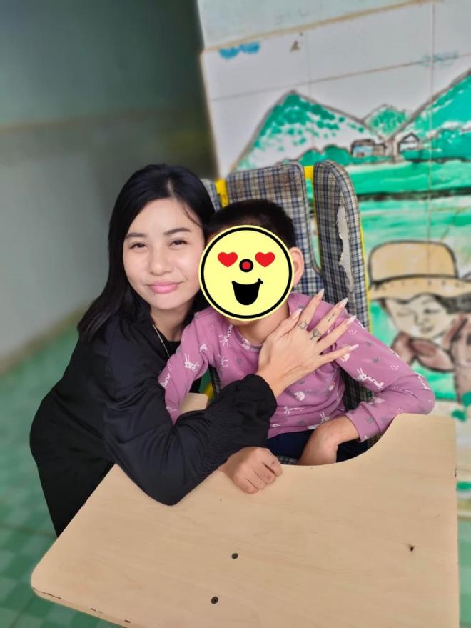 Hậu xác nhận chia tay Kiều Minh Tuấn, Cát Phượng tất bật đi làm từ thiện, thần thái nay đã tươi vui hơn hẳn-7