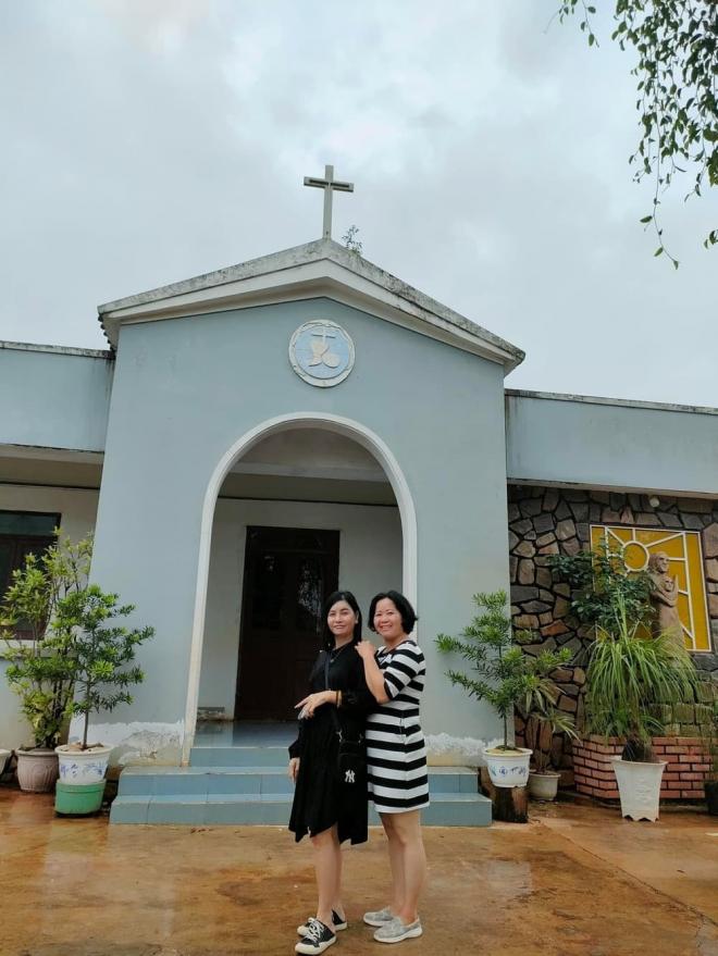 Hậu xác nhận chia tay Kiều Minh Tuấn, Cát Phượng tất bật đi làm từ thiện, thần thái nay đã tươi vui hơn hẳn-9