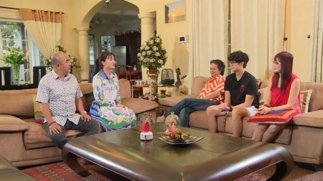 2 nữ hoàng ảnh lịch 50 tuổi vẫn là cực phẩm, ở biệt thự rộng, cây xanh bao quanh nhà-8