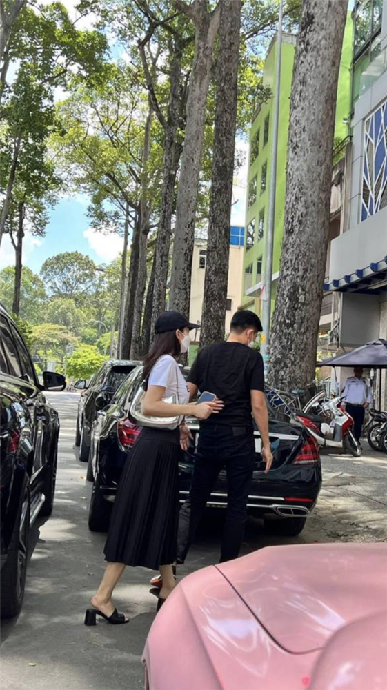 Bắt gặp Minh Hằng được ông xã tận tình chăm sóc, đưa đón trước ngày cử hành hôn lễ-3