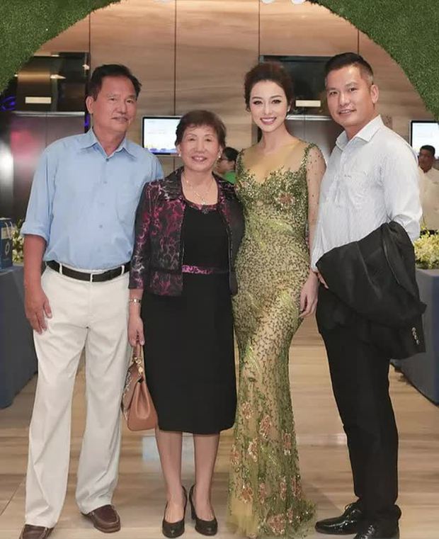 Làm dâu gia đình danh giá: Jennifer Phạm xuất sắc làm vợ làm mẹ, vẫn không giã từ showbiz-2