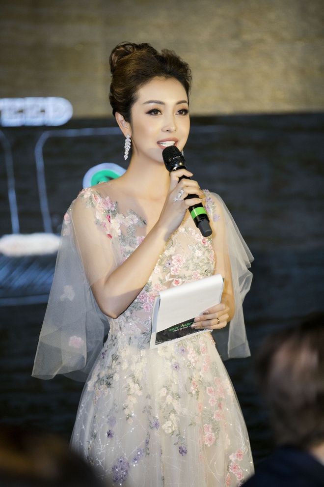 Làm dâu gia đình danh giá: Jennifer Phạm xuất sắc làm vợ làm mẹ, vẫn không giã từ showbiz-8