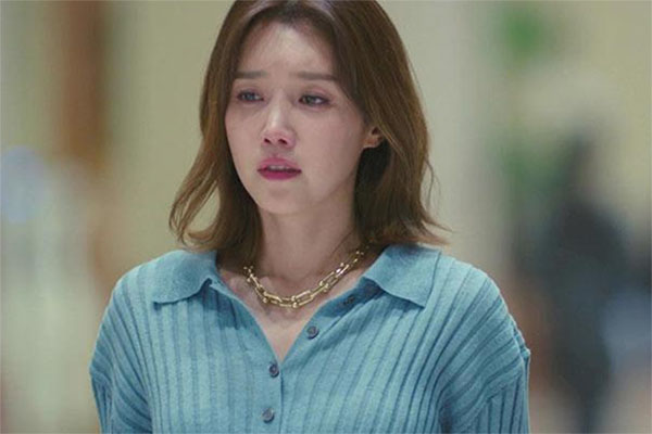 Trong bếp múc canh cho mẹ chồng, nghe bà nói chuyện với em chồng, tôi lặng lẽ thêm nửa túi muối vào bát-2