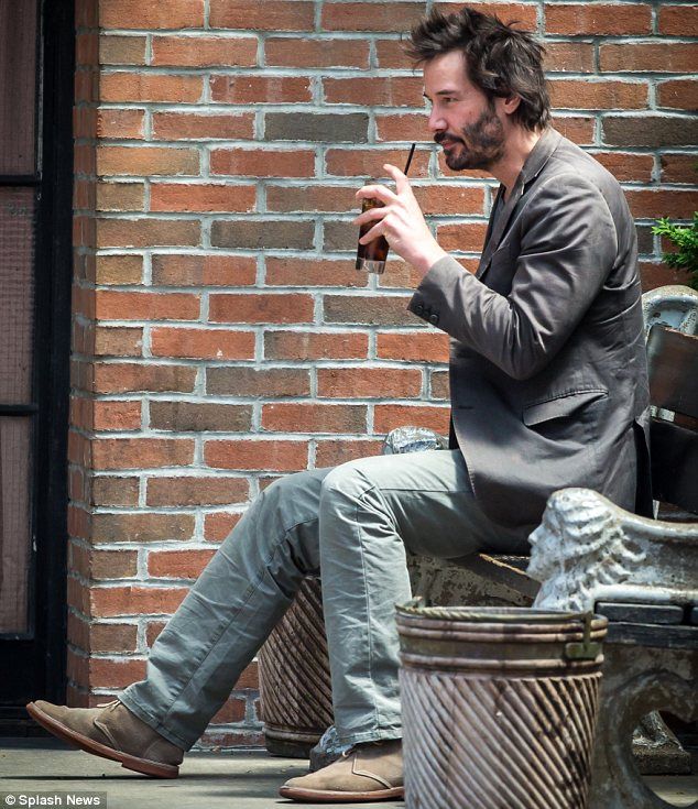 Ngôi sao tử tế nhất hành tinh” Keanu Reeves: Người đàn ông đi qua nhiều thập kỷ cô đơn cho đến khi gặp được người phụ nữ cứu rỗi cuộc đời-12