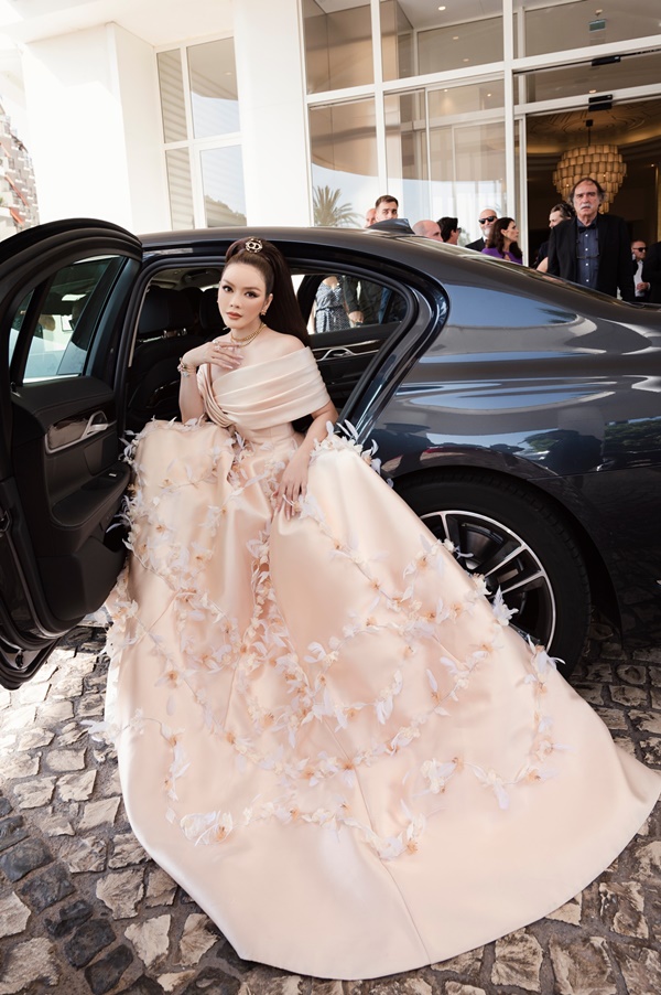 4 mỹ nhân Việt tỏa sáng tại LHP Cannes: Cầu kỳ, lộng lẫy hay đơn giản, thanh tao đẹp hơn?-3