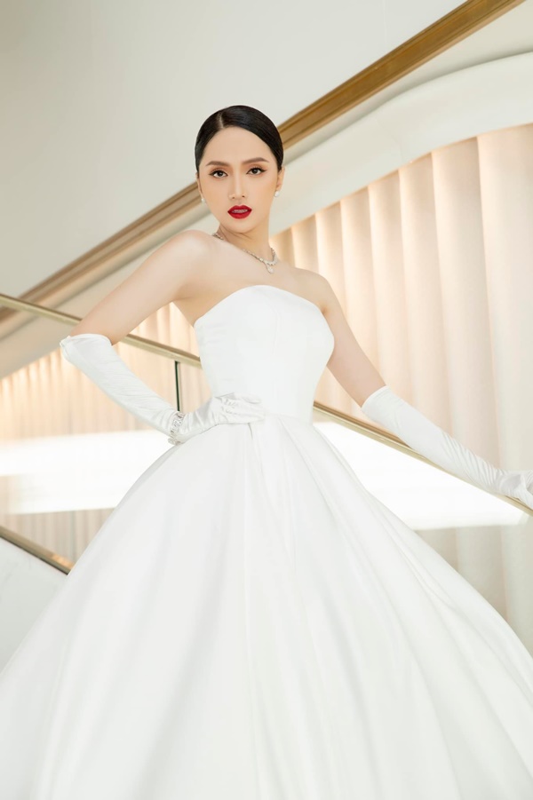 4 mỹ nhân Việt tỏa sáng tại LHP Cannes: Cầu kỳ, lộng lẫy hay đơn giản, thanh tao đẹp hơn?-5