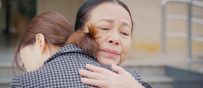 Thương ngày nắng về tập 25: Khánh - Đức chính thức ra tòa, con gái bà Nga thăng hạng nhan sắc trong chớp mắt-5