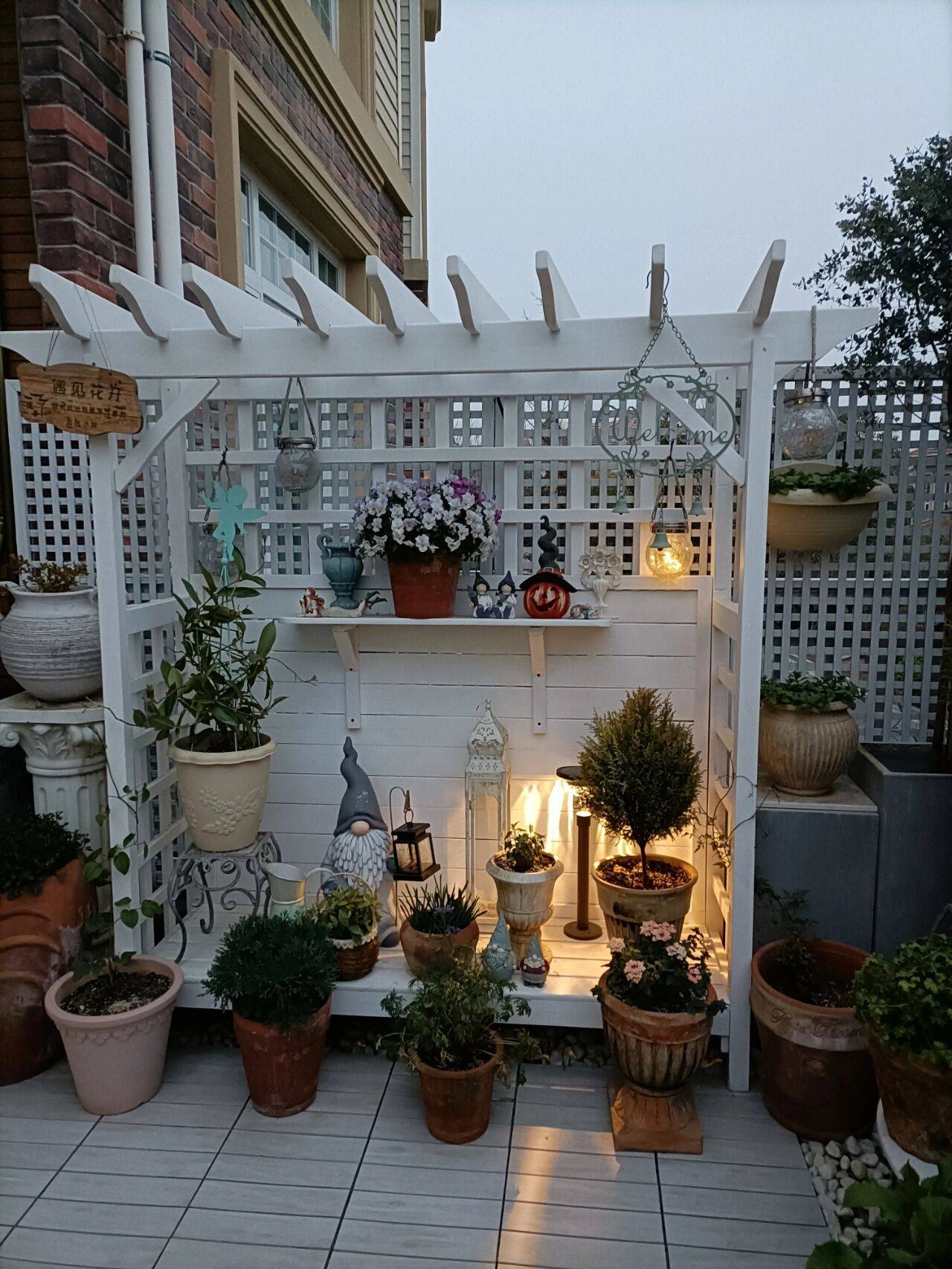 Khu vườn sân thượng 40m² được mẹ đảm thành phố tự tay làm từ A đến Z, khiến bạn ngắm không biết chán-17