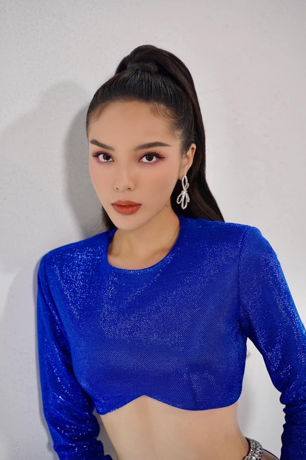 Đụng váy cut out khoét hông táo bạo, Kỳ Duyên và Hoàng Thùy khoe body nóng bỏng đẹp hút hồn-4