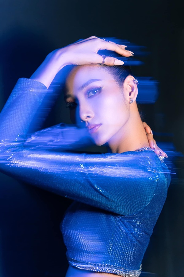 Đụng váy cut out khoét hông táo bạo, Kỳ Duyên và Hoàng Thùy khoe body nóng bỏng đẹp hút hồn-10