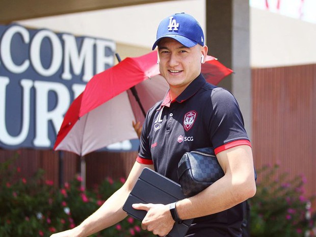 Cuộc sống nam thần Đặng Văn Lâm: Tậu nhà sang xịn, đi xe cổ & yêu toàn mỹ nhân nóng bỏng-10