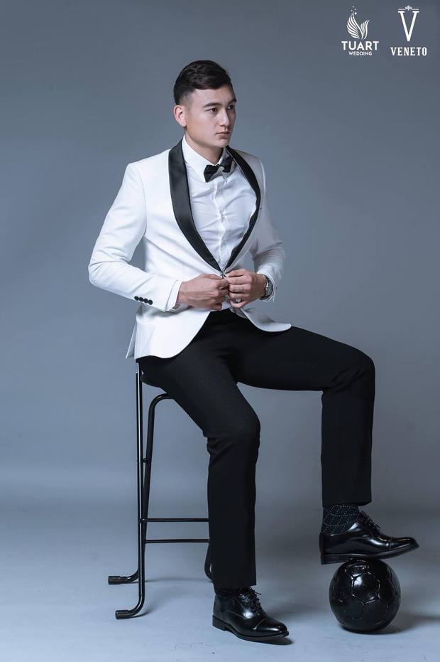 Cuộc sống nam thần Đặng Văn Lâm: Tậu nhà sang xịn, đi xe cổ & yêu toàn mỹ nhân nóng bỏng-12