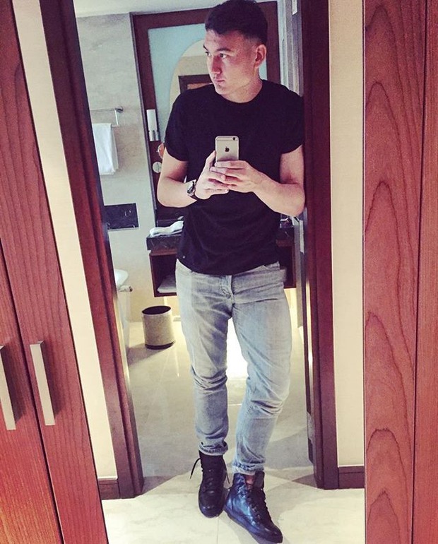 Cuộc sống nam thần Đặng Văn Lâm: Tậu nhà sang xịn, đi xe cổ & yêu toàn mỹ nhân nóng bỏng-9