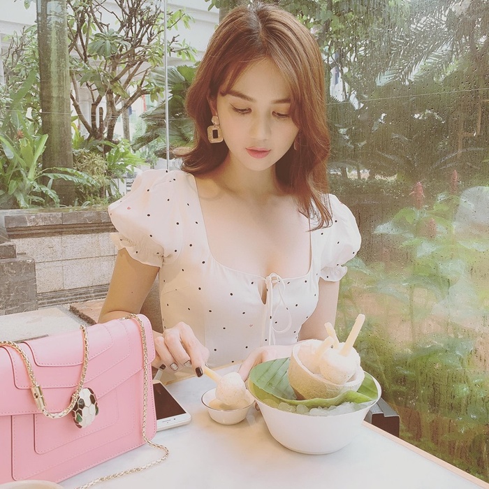 Hơn 15 năm gia nhập làng giải trí, cuộc sống hiện tại của Ngọc Trinh ra sao?-2