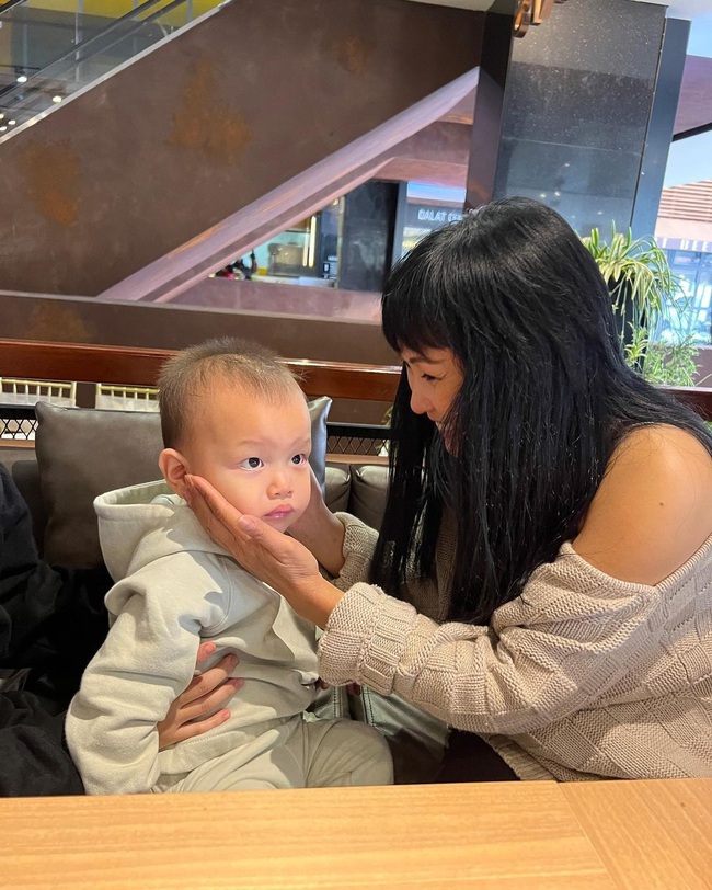 Hồ Ngọc Hà khoe loạt khoảnh khắc bên các con, biểu cảm hài hước của nhóc tì Leon lại gây bão-5