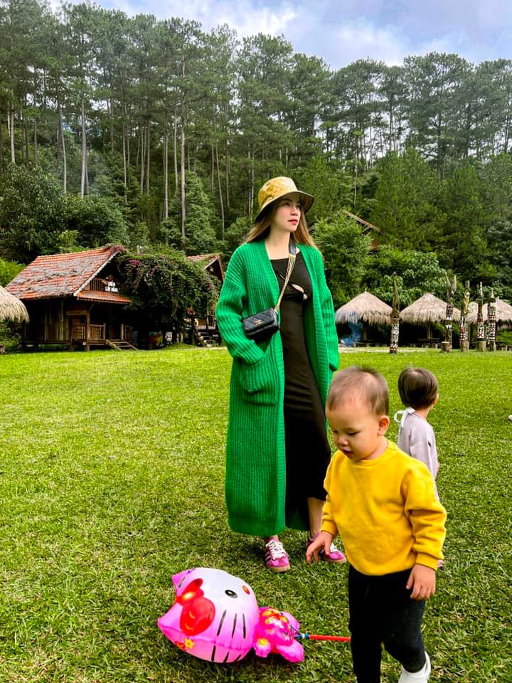 Hồ Ngọc Hà khoe loạt khoảnh khắc bên các con, biểu cảm hài hước của nhóc tì Leon lại gây bão-4
