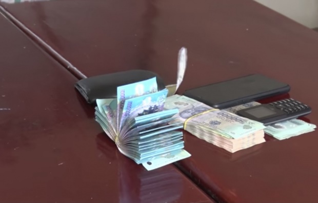 Mang tiền âm phủ đi nhờ làm dịch vụ chuyển khoản-2