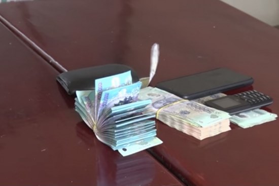 Mang tiền âm phủ đi nhờ làm dịch vụ chuyển khoản