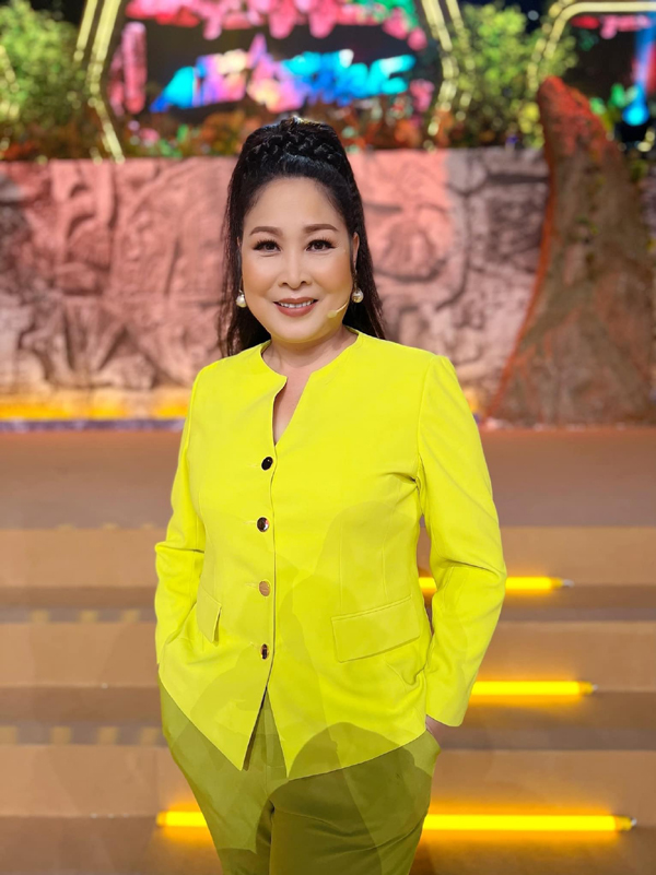 NSND Hồng Vân gặp scandal vạ miệng ở tuổi xế chiều, giờ ra sao khi sang Mỹ?-1