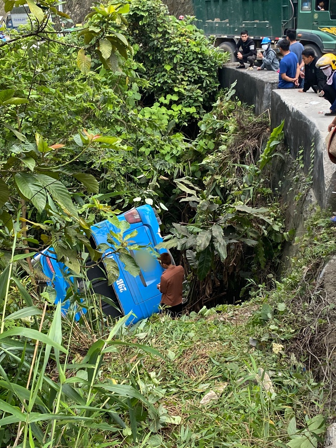Xe khách chở 30 người mất lái, lao xuống vực Tam Đảo-2