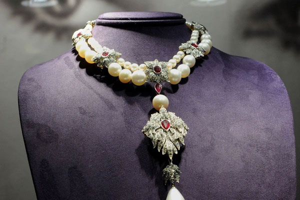 Số phận đặc biệt của viên ngọc nổi tiếng nhất thế giới: Từ Hoàng hậu đến minh tinh Hollywood đều sở hữu, chủ nhân cuối cùng mới đáng chú ý-1